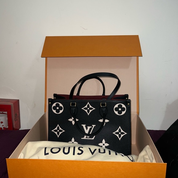 Louis Vuitton Handbags - Louis Vuitton Onthego Mm m45465